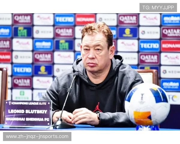 马宁三黄牌引热议申花替补球员大笑成中超焦点事件